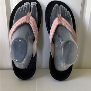 OluKai Women's ‘Ohana Pink Leather Flip Flop Sandals (sz 10)